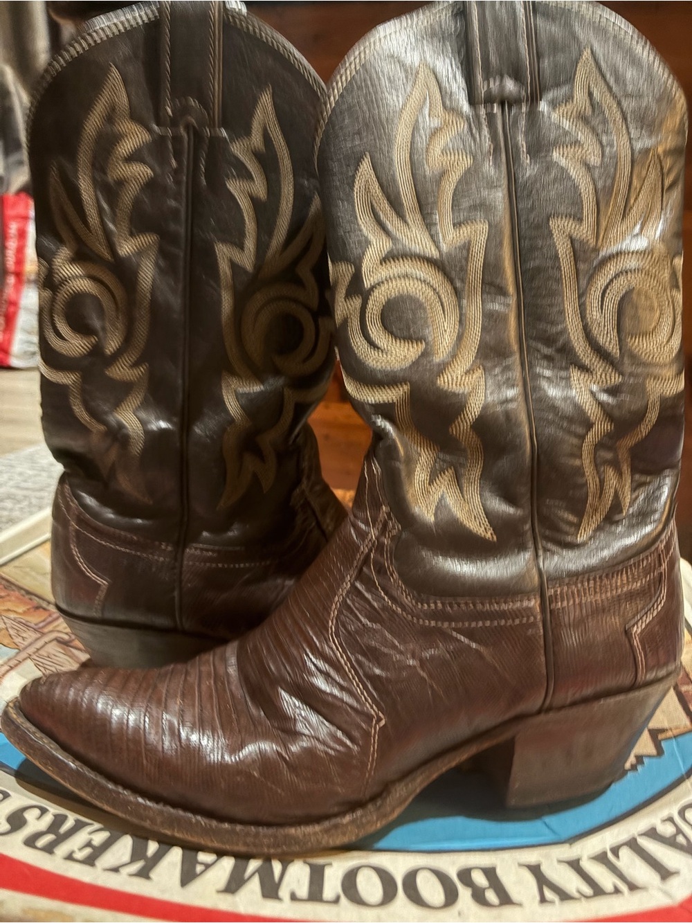 Vintage Justin Boots . Brown lizard Leather Western Embroidered Cowboy Boots